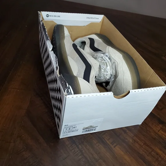 Vans Ave Nubuck Timber Wolf Men Size 7.5, Equivalent to Women Size 9 Vans | Shoes | Vans Ave Nubuck Timber Wolf Men Size 75  main image 4